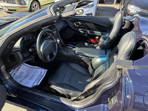 Used 2001 Chevrolet Corvette Convertible w/ Preferred Equipment Group1 RWD image 3