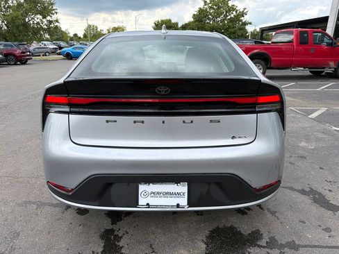 Used 2025 Toyota Prius LE FWD image 8