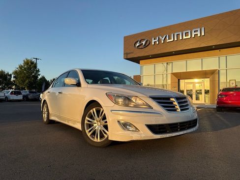 Used 2013 Hyundai Genesis 3.8 w/ Premium Pkg RWD image 4