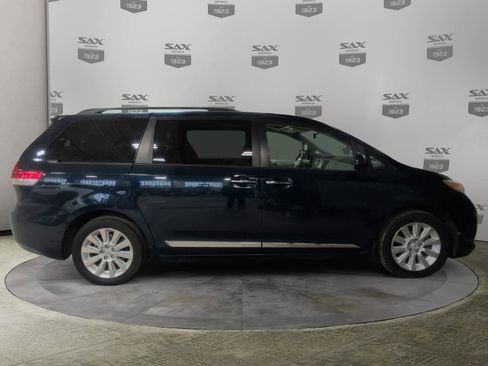 Used 2011 Toyota Sienna Limited image 7