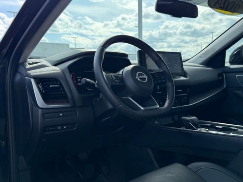 Used 2024 Nissan Rogue Platinum image 11