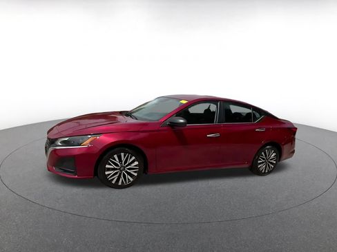 Used 2025 Nissan Altima 2.5 SV FWD image 6
