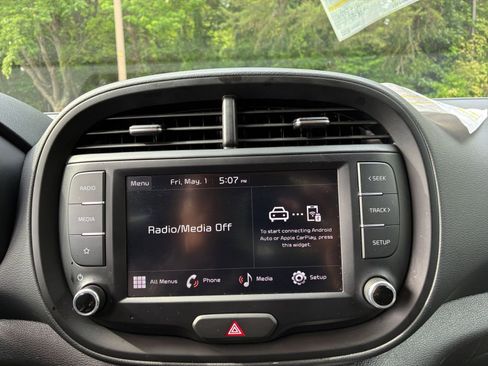 Used 2025 Kia Soul LX w/ LX Technology Package FWD image 21