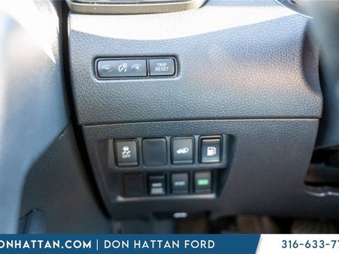 Used 2018 Nissan Rogue SV image 16