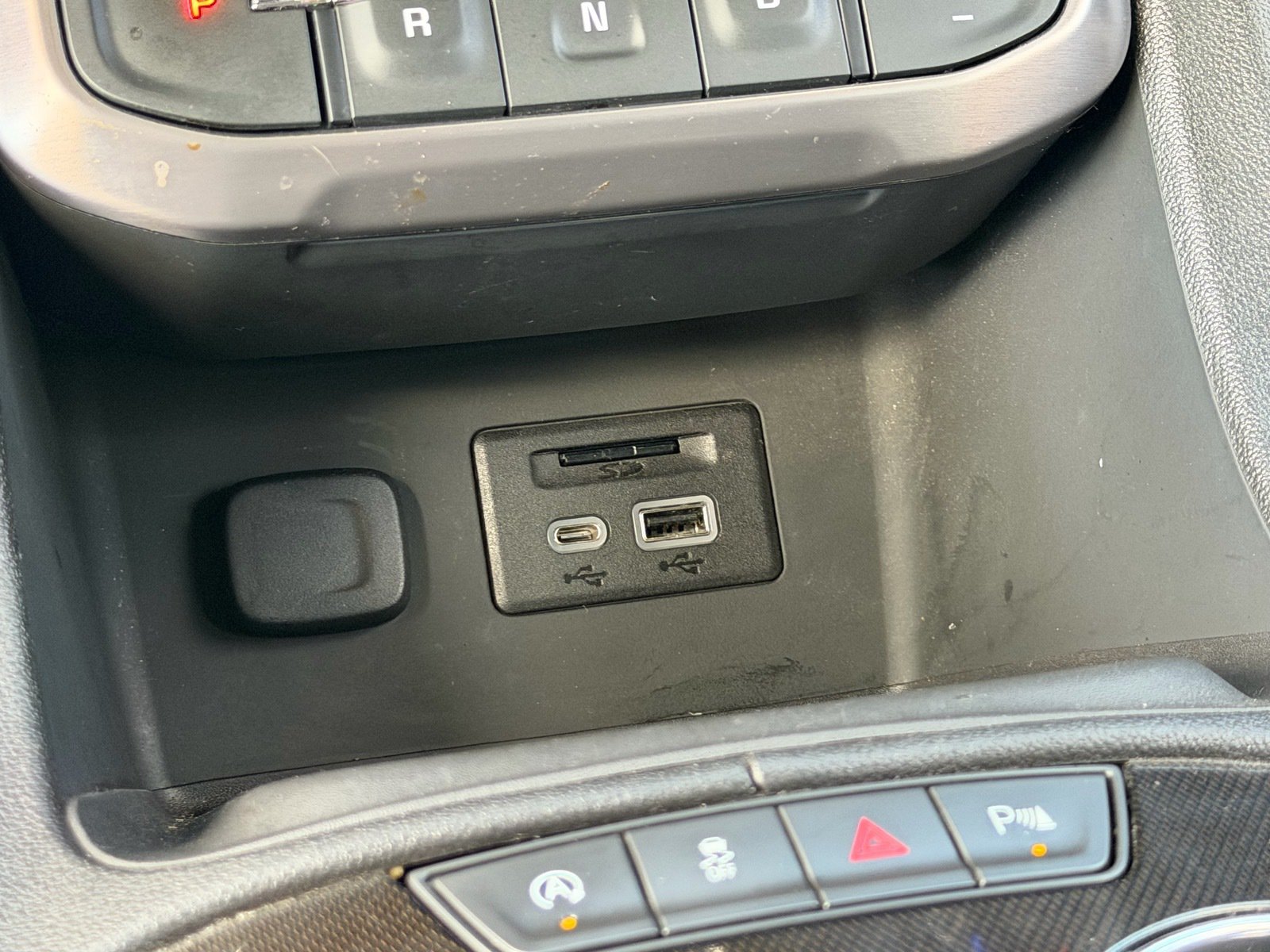 Used 2022 GMC Acadia AT4 w/ Preferred Package AWD/4WD image 32