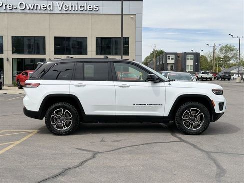 Used 2022 Jeep Grand Cherokee Trailhawk w/ Luxury Tech Group III AWD/4WD image 8