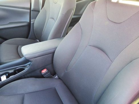 Used 2022 Toyota Prius L Eco image 17