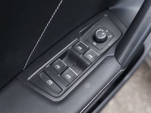 Used 2023 Volkswagen Tiguan SE AWD/4WD image 16