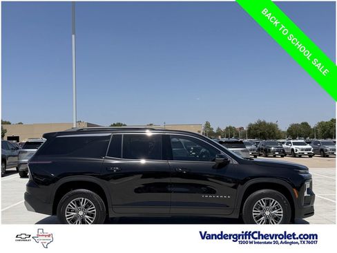 Used 2026 Chevrolet Traverse LT FWD image 3
