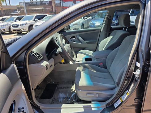 Used 2009 Toyota Camry LE FWD image 19