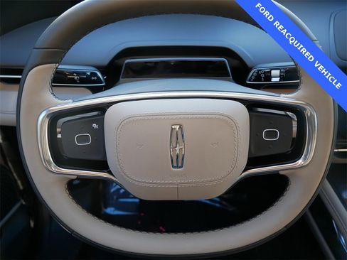 Used 2025 Lincoln Nautilus Reserve image 18