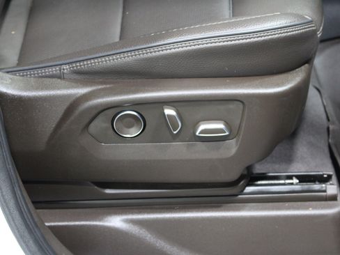 Used 2023 GMC Yukon XL Denali AWD/4WD image 27