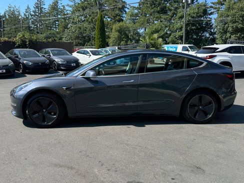 Used 2018 Tesla Model 3 RWD image 4