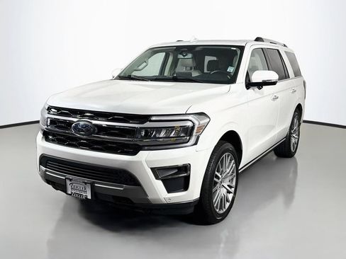 Used 2023 Ford Expedition Limited AWD/4WD image 3