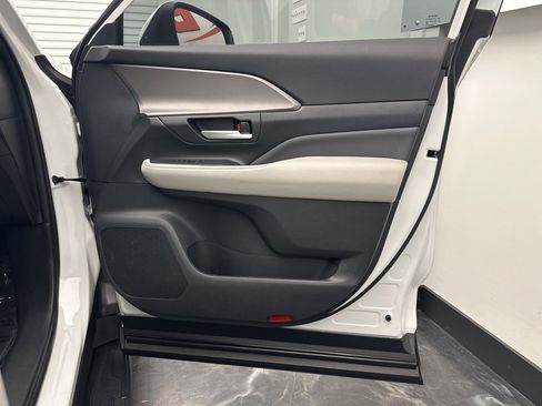 Used 2024 Toyota Grand Highlander XLE image 10