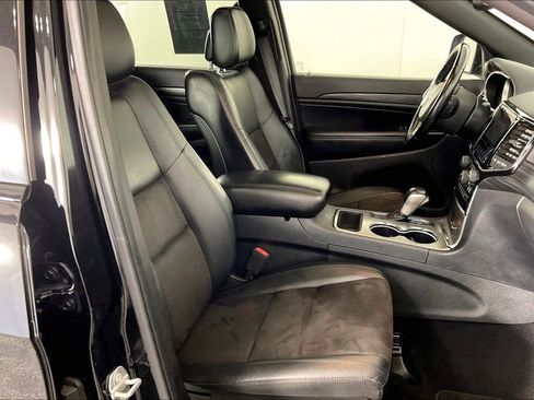Used 2020 Jeep Grand Cherokee Altitude RWD image 9