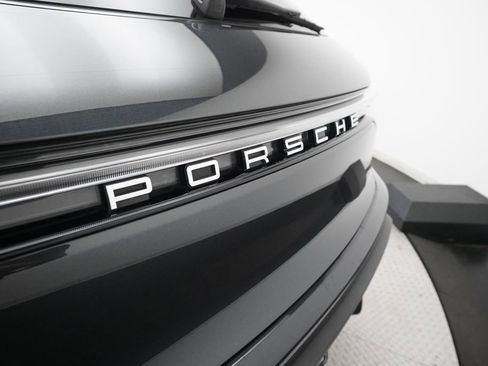 Certified 2026 Porsche Macan image 33