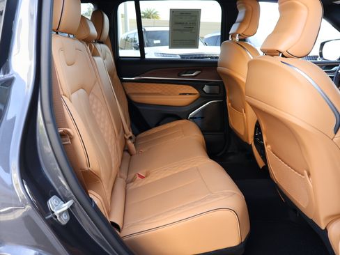 Used 2023 Jeep Grand Cherokee Summit image 18