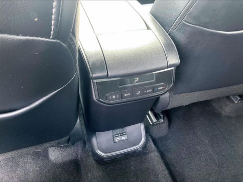 Used 2025 Toyota Highlander XLE AWD/4WD image 29