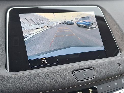 Used 2021 Cadillac XT4 Luxury w/ Cold Weather Package image 21