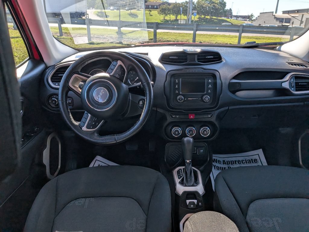 Used 2015 Jeep Renegade Latitude w/ Cold Weather Group FWD image 16