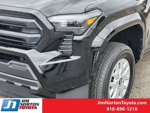 Used 2025 Toyota Tacoma SR AWD/4WD image 10