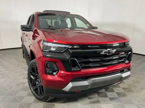 Used 2025 Chevrolet Colorado Z71 w/ Technology Package image 10