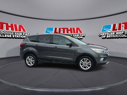 Used 2019 Ford Escape SE FWD image 9