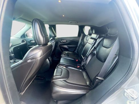 Used 2019 Jeep Cherokee Latitude Plus w/ Cold Weather Group image 24