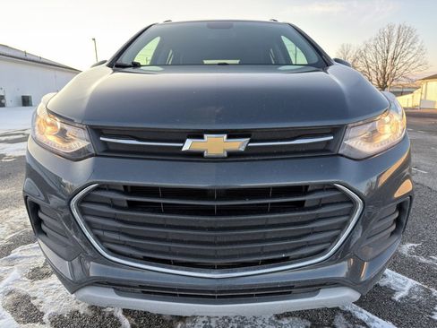 Used 2021 Chevrolet Trax LT w/ LT Convenience Package image 11