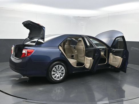 Used 2014 Toyota Camry LE FWD image 33
