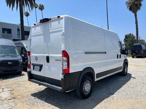 Used 2025 RAM ProMaster 2500 w/ Convenience Group FWD image 6