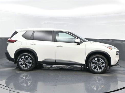Used 2023 Nissan Rogue SV image 7