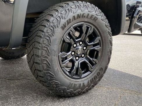 Used 2024 Chevrolet Silverado 1500 ZR2 w/ Technology Package image 11