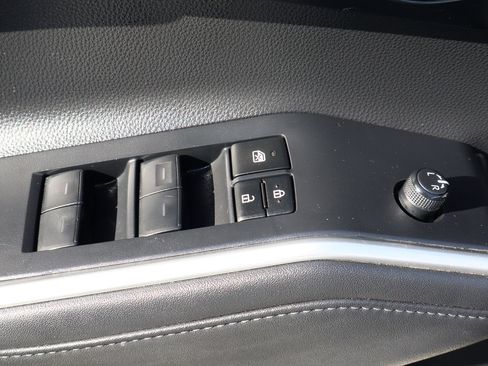 Used 2023 Toyota Highlander XLE image 14