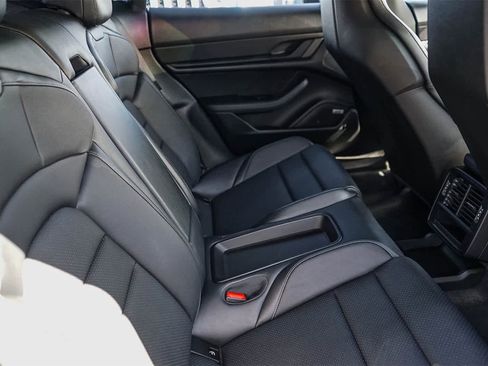 Used 2021 Porsche Taycan image 15