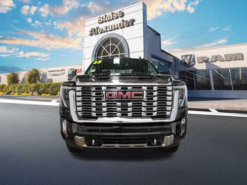 Used 2025 GMC Sierra 2500 Denali image 12