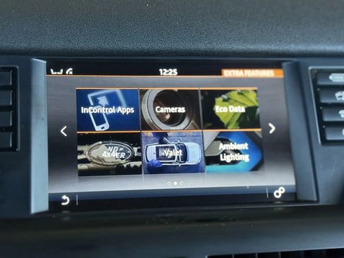 Used 2015 Land Rover Discovery Sport HSE Luxury image 32