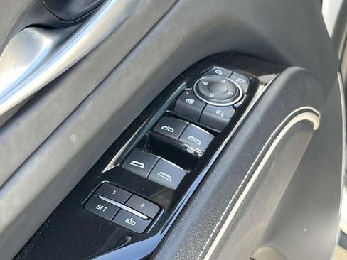 Used 2024 Cadillac Escalade Premium Luxury Platinum image 27