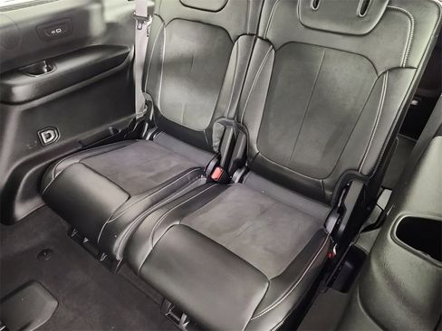 Used 2023 Jeep Grand Cherokee L Laredo image 14