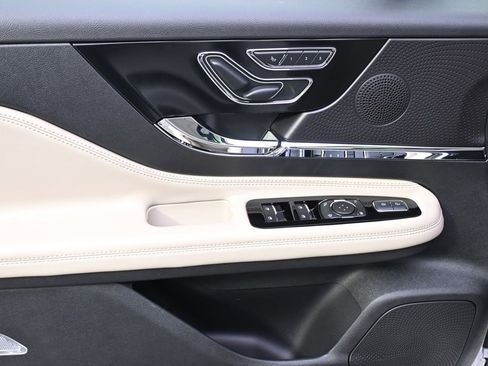 New 2025 Lincoln Corsair Reserve w/ Jet Appearance Package image 22