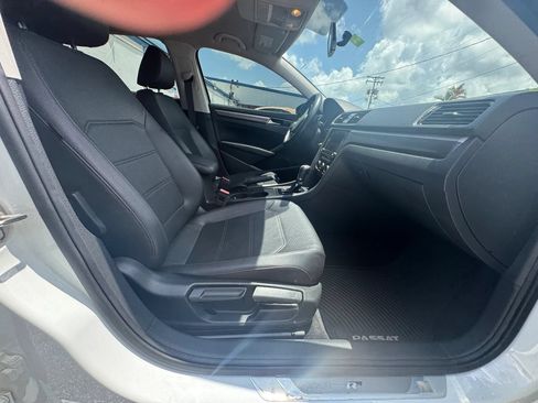 Used 2018 Volkswagen Passat 2.0T R-Line FWD image 14