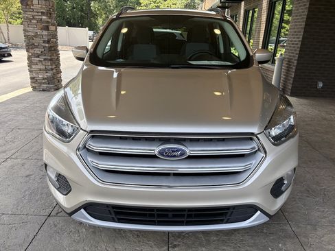 Used 2018 Ford Escape SE w/ SE Sync 3 Package FWD image 3