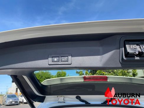 Used 2025 Subaru Ascent Premium AWD/4WD image 13