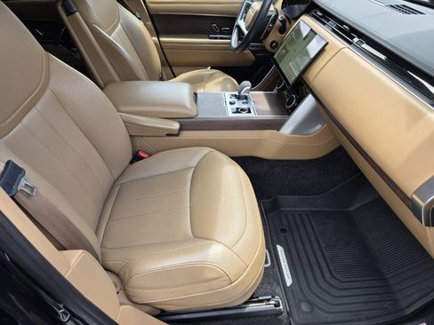 Certified 2023 Land Rover Range Rover SE image 3