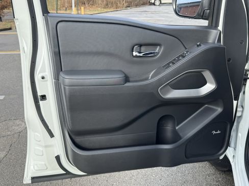 Used 2024 Nissan Frontier SL w/ Technology Package image 23