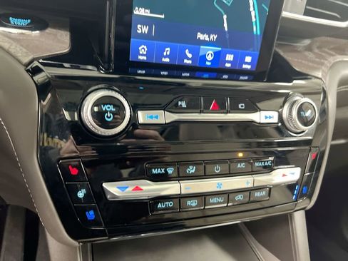 Used 2022 Ford Explorer Platinum w/ Equipment Group 601A image 16