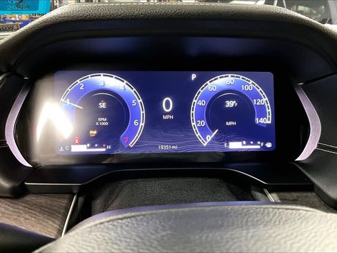 Used 2024 Jeep Grand Cherokee Limited image 23