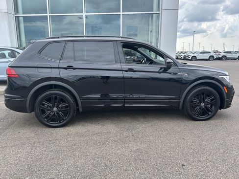 Certified 2022 Volkswagen Tiguan SE R-Line image 8