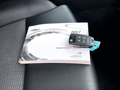 Used 2017 Chevrolet Impala LT w/ Convenience Package FWD image 12